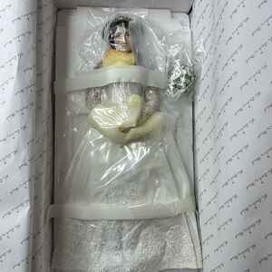 The Danbury Mint Princess Kate collectible Elegant Bridal Doll New open box.